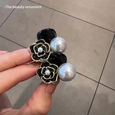 Camellia Pearl Metal Hairpin 5cm Small Grab Clip Side Hairclip with Claw Feature Sweet Party Style Plastic Hair Claws