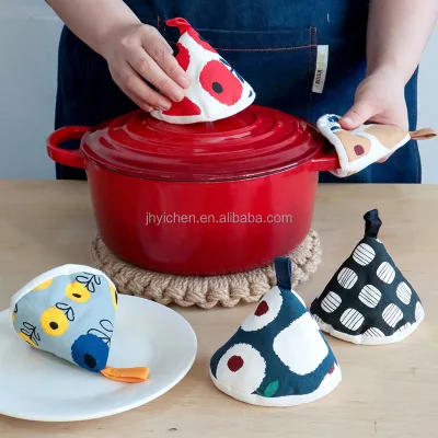 Non-Slip Triangular Floral Cotton Pot Lid Cap Printed Heat-Insulated Oven Grill and Microwave Suitable Cover for Pots and Pans