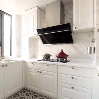 Customized Modern Design Kitchen Cabinet Solid Wood with Wood Grain Finish for Apartment Modern Kitchen Dining Room Sets