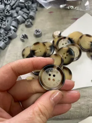 Black 4-HolesResin Flatback Fashion Button Eco-Friendly 25mm Size
