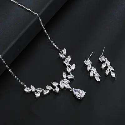 Cross Border Sparkling Diamond Leaf Flower Necklace, Light Luxury, Super Fairy, Niche Design, Floral Branch Collarbone Chain