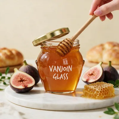 Kitchen Storage Food Grade 314ml Round Orcio Glass Jar for Honey Chili Sauce Butter Jam With Wood Dipper and Gold Metal Lid