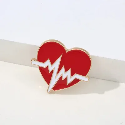 Hot Sell Heart Shaped Medical Brooches Nurse Pins Metal Enamel Pins Wholesale Doctor Lapel Pins Graduation Gift Clothing Badge
