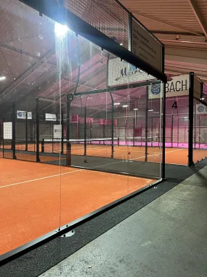 EXITO Panoramic Padel Court Optional Padel Court Roofs Hot Dip Galvanized Tube 12mm Xinyi Tempered Glass 8000SQM TUV Verified