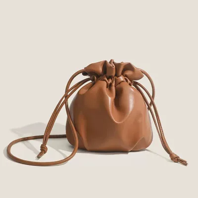 Custom Logo Drawstring Makeup Gift Bag Waterproof PU Leather Skincare Beauty Pouch Fashionable Letter Pattern Cosmetic Pouch