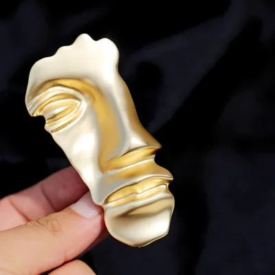 Fashion Gold Color Brooch for Women Human Head Alloy Brooch Vintage Half Face Mask Brooch