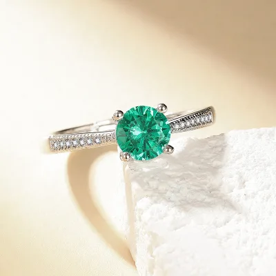 The live-streaming best-selling new four-prong simulated blue and green Moissanite open-top ring is a must-have accessory for