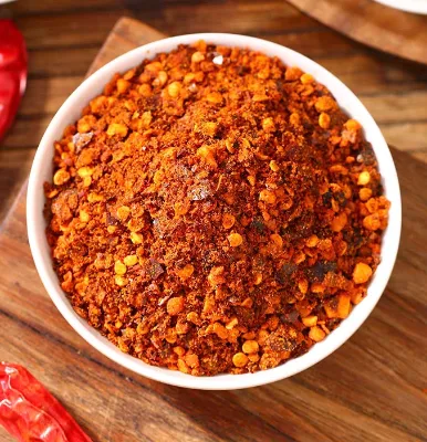 Medium Coarse Crushed Red Chili Balanced Granularity Mix of Chili Skin & Seeds Bright Natural Red Colour