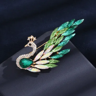 Luxury Gradient-Colored Crystal Peacock Brooch High-End Retro Style Accessory for Women Versatile for All Occasions
