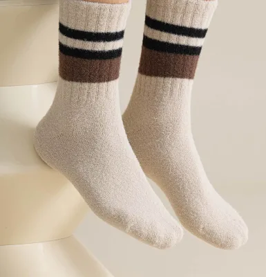 Wholesales Custom Socks Men's Towel Red Stripes Color White Socks Thick Simple Boys Sports Socks