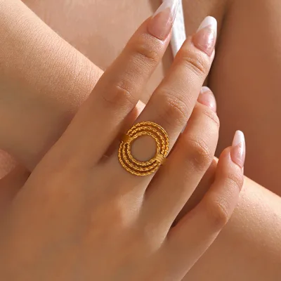 European and American Fashion Stainless Steel Minimalist Hollow Circle Ring, Trendy All-Matching Niche Design Finger Ring