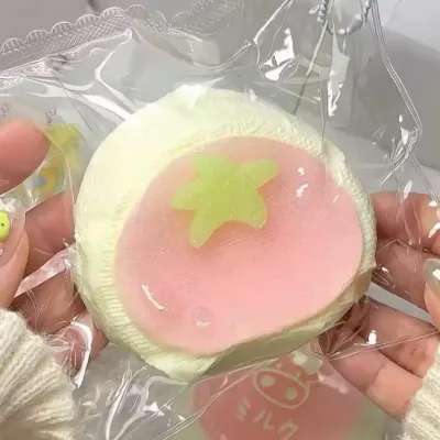 Popular cute cream cakes, soft and elastic shaped toys, and realistic and creative stress relieving toys.