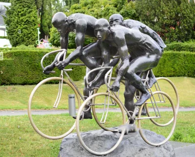 Outdoor Garden Landscape Casting Life Size Bronze Bike Sculpture Statue for Decor