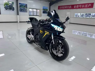Blade 400 Used Gasolian Sport Motorcycle 400cc Water Cooled Suitable for Experienced Riders Ideal for City Commuting