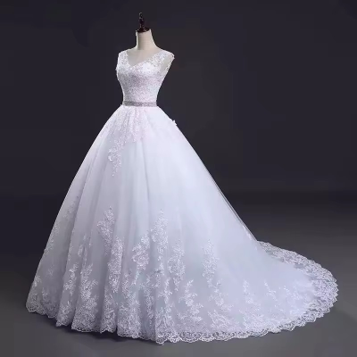 2024 White Ball Gown Wedding Dresses V Neck Lace Appliques Beads Country Wedding Dress Plus Size Train Bridal Gowns With Belt