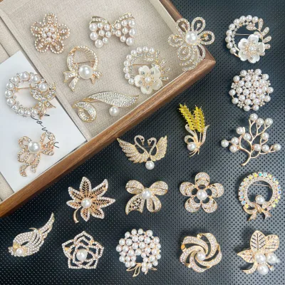 Assorted Sparkling Rhinestone Crystal Brooches Gold Floral Crown Butterfly Brooch Pin Wedding Bouquet Accessories Alloy Brooches