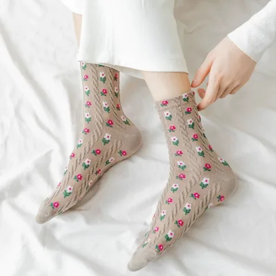 Spring Autumn New Casual Comfort Women's Middle Socks Cute Retro Sweet Women's Socks Fashion Versatile Women's Socks