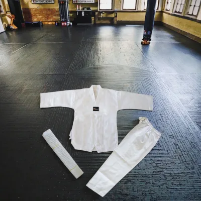 Factory Direct Sales OEM Firmway U-621 White V-neck High-quality Polyester/Cotton Taekwondo Uniform Customizable Logo Training