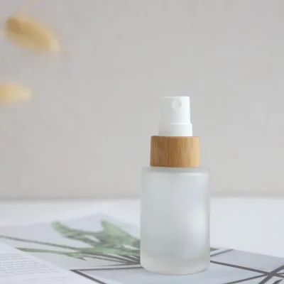 Refillable 50ml Perfume Fine Mist Atomizer Bottles Frosted Glass Sprayer Bottle with Bamboo Lid Packing