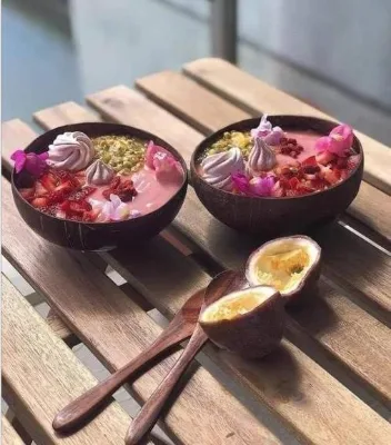2023 Hot Sale Coconut Wood Salad Serving Bowl Elegant and Eco-Friendly