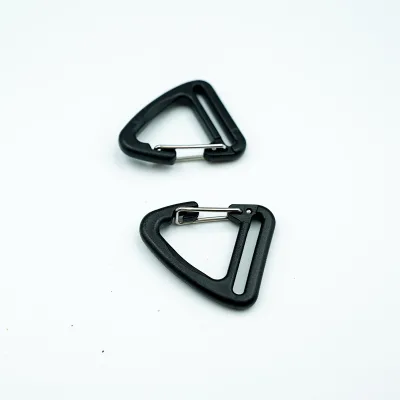 Custom Black Plastic Triangle Carabiner Hook with Webbing Slot Snap Hook for Outdoor Backpack Straps Keychain