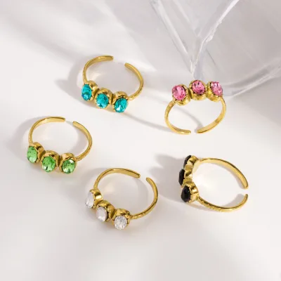 Fashionally dazzling and exquisite ring with inlaid zirconia, trendy, elegant, luxurious and high-end in feel. Open style ring.