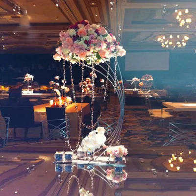 New Style Half Moon Gold Crystal Plinths Geometric Table Centerpieces Wedding Gold Metal Flower Stand for Wedding Decorations