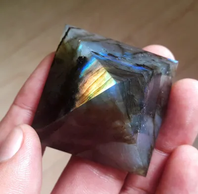 Natural Rock Stone Labradorite Stone Egypt Crystal Luminous Pyramid