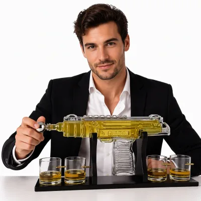 Gun Shaped Whiskey Gin Decanter UZI Machine Gun Design Borosilicate Glass High Temperature Resistant Set 2 Shot Glasses Stand