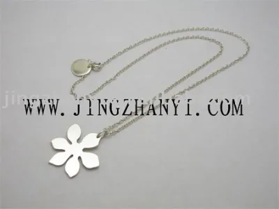Silver Flower Pendant Necklace for Woman