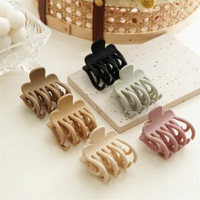 Hot Selling Cute Claw Hair Clips 4cm Small Size Hair Claw Clips Women Mini Hair Claw Clips Wholesale