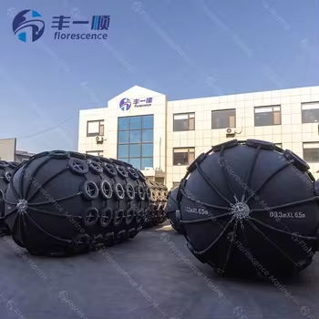 Manufacturers Direct Selling Universal Pneumatic Marinated Cylinder Rubber Fender for Ship Protection