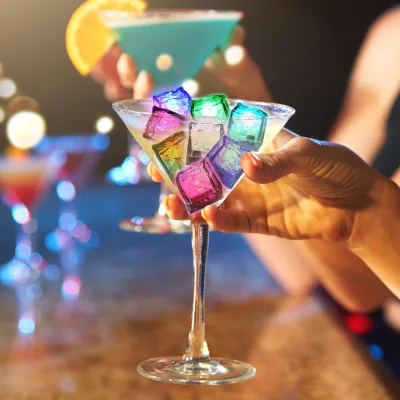Custom Logo LED Ice Cubes Set 6pcs Light Color Changing Party Favors for Drink Bar New Arrival