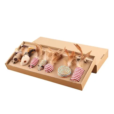 Wholesale Eco-Friendly Cat Toy Gift Box Includes Wooden Feather Teaser Wand Sisal Mouse Rope Ball Chew Toys Interactive Play Set