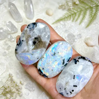 Wholesale Natural Healing Crystal Worry Stone Blue Flash Rainbow Moonstone Palm Stone for Decor Gifts