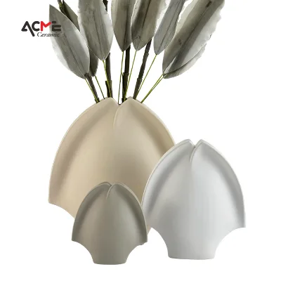 Vase Custom Colors Handmade Modern Minimalist Decor Small Shiny Rustic White Porcelain Flower Bud Ceramic Vase