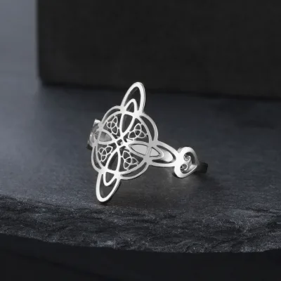 Factory Direct Selling Vintage Gold-plated Cutting Stainless Steel Witch Knot Hollow Celtic Knot Ring for Men and Women
