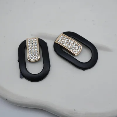 Direct Factory Sale Black Diamond Plated Ladies Shoe Buckle Zinc Alloy Decorative Metal for Shoes & Clothing Chain Included