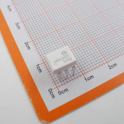Original MOC3021 Optoisolator Triac Output 5300Vrms 1 Channel 6 DIP