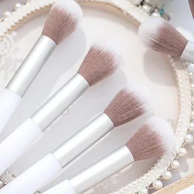 Professional Vegan Makeup Tools Soft Synthetic Plastic Handle Blush Brush for Face Hypoallergenic Sensitive Skin Concealer