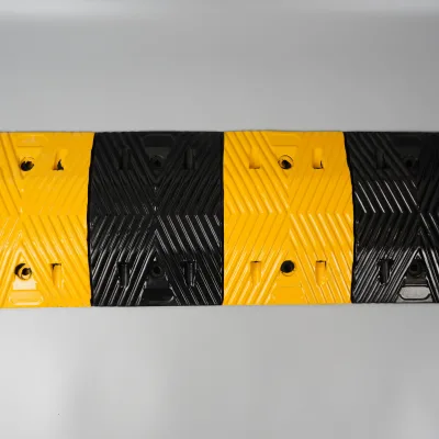 Bearing Weight Rubber Road Ramp Speed Bump and Stop Driveway Speed Humps Yellow Black 2-20 Ton Load Capacity 3.5-7cm Thickness