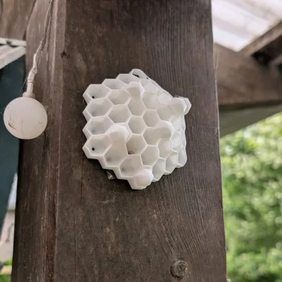 Durable Plastic Red Wasp Deterrent ( Realistic Hanging Wasp Repellent, Effective Outdoor Garden Pest Control, No Batteries
