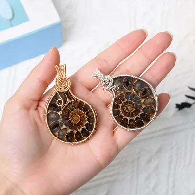 Wholesale Charm Crystal Jewelry Handmade Copper Wire Crystal Pendant Conch Fossils Necklace for Decoration