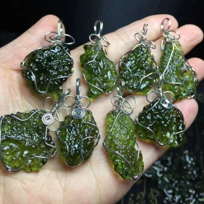 High Quality Bulk Wholesale Crystal Pendant Necklace Healing Quartz Green Moldavite Pendants for Jewelry