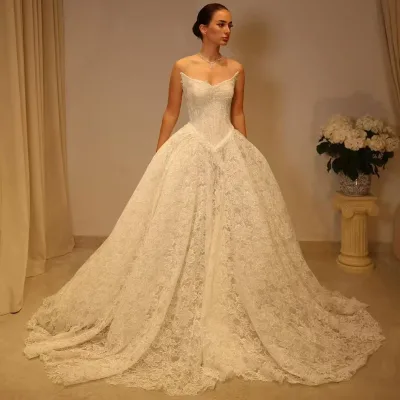 Elegant Strapless Lace Sweetheart Neck A-line Long Wedding Dress Romantic Sleeveless with Basque Waist