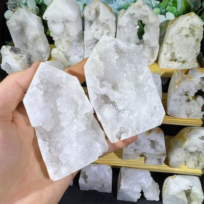 Low Price Crystal Crafts Natural Clear Quartz Geode Tower Healing Crystal Crafts for Ornament