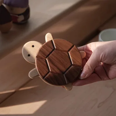 Wholesale Two-Tone Wooden Turtle Coaster OEM Engraving Logo Animal Shape Wood Cup Pad for Drink Table Ornament Bulk Supply