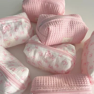 Hot Portable Zipper Women's Makeup Bag Soft Fabric sealed Quilted Cosmetic Bag Fashion Travel Makeup Bag