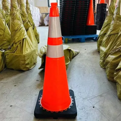 YOUCHAO Top Selling High Visible PVC Rubber Square Base Traffic Cones 28 Inch Weights