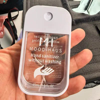 OEM Scented Signature Moisturising Spray Pocket Hand Sanitiser Spray Hydrating Perfume Mist Touch-and-Go Credit